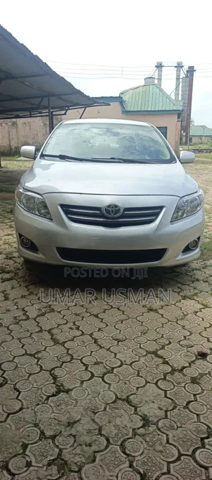 Toyota Corolla 2010 Silver