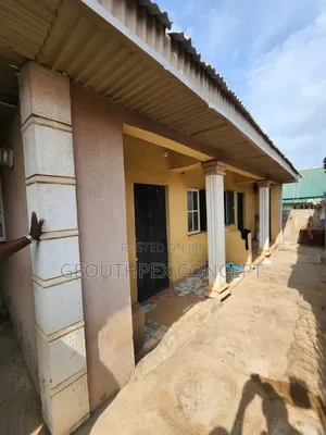 8bdrm Block of Flats in Ogbomosho North for sale