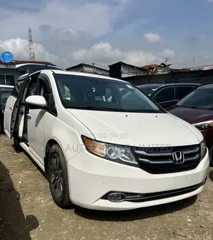 Honda Odyssey Touring 4dr Minivan (3.5L 6cyl 6A) 2014 White