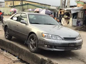 Lexus ES 300 2000 Gold