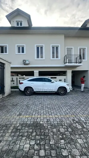 3bdrm Apartment in Lekki Phase 1 for rent