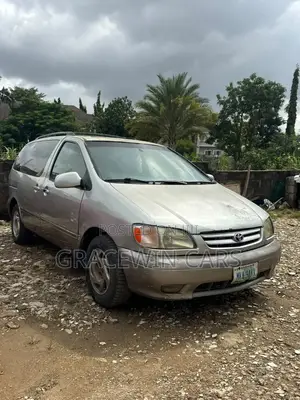 Toyota Sienna 2002 Silver