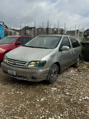Toyota Sienna 2002 Silver