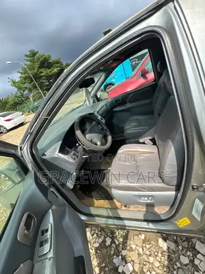 Toyota Sienna 2002 Silver
