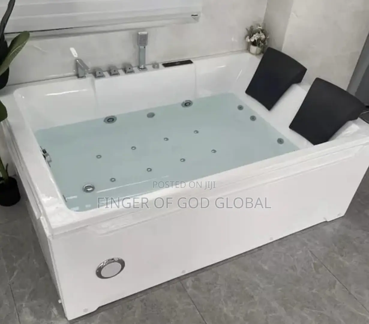 Luxury Whirlpool Jacuzzi Bathtub With Massage Jets