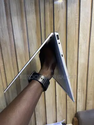 Laptop HP EliteBook 1040 G8 16GB Intel Core i7 SSD 512GB
