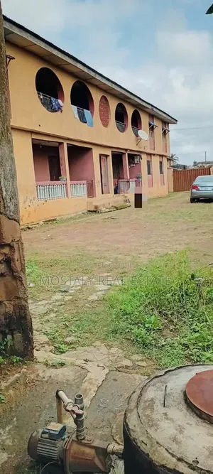 4bdrm Block of Flats in Taiwo Adegbemi, Alakia for sale