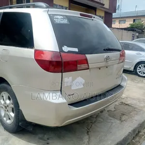 Toyota Sienna 2005 Gold