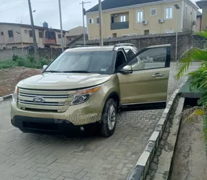 Ford Explorer 2015 Gold