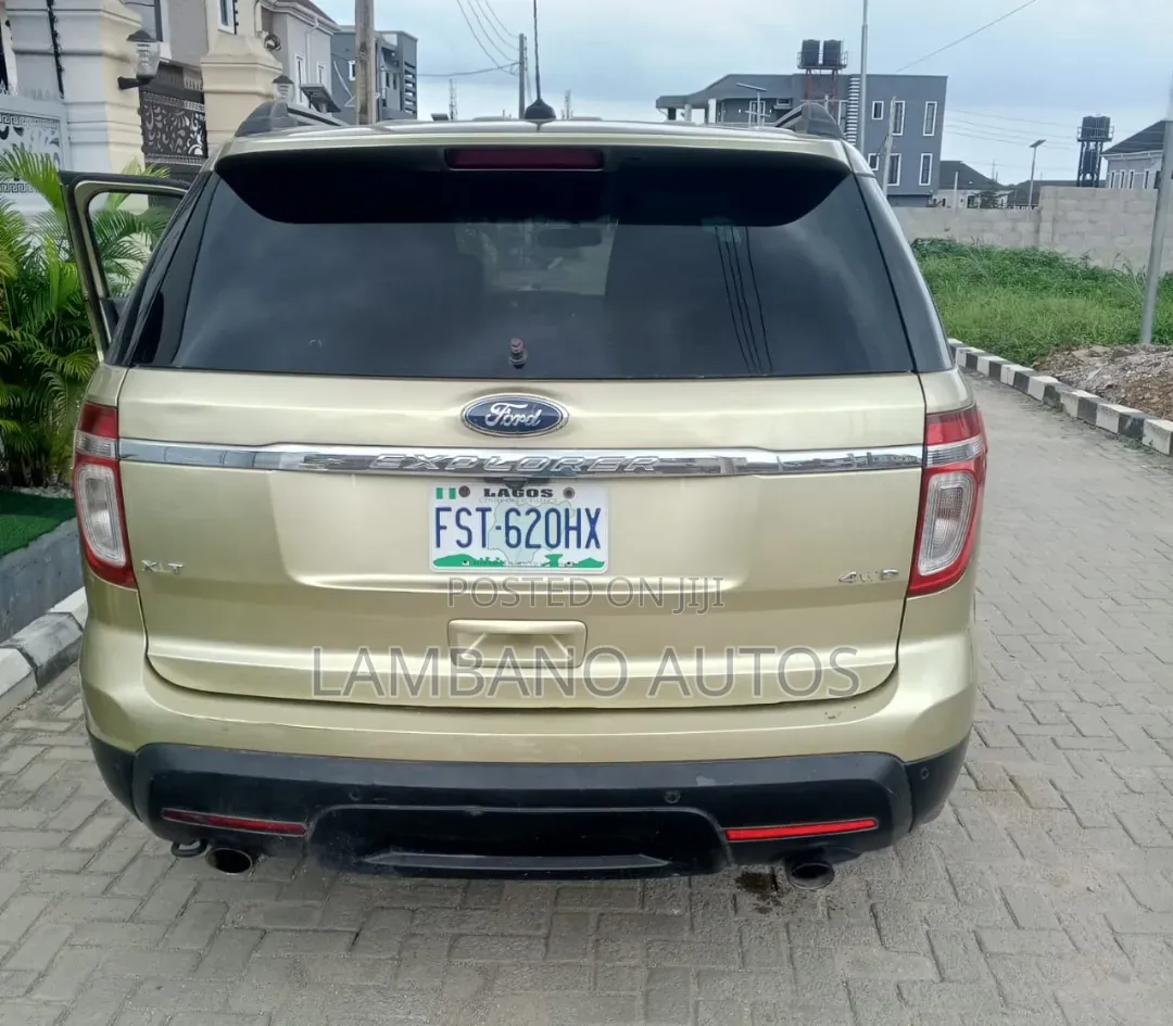 Ford Explorer 2015 Gold