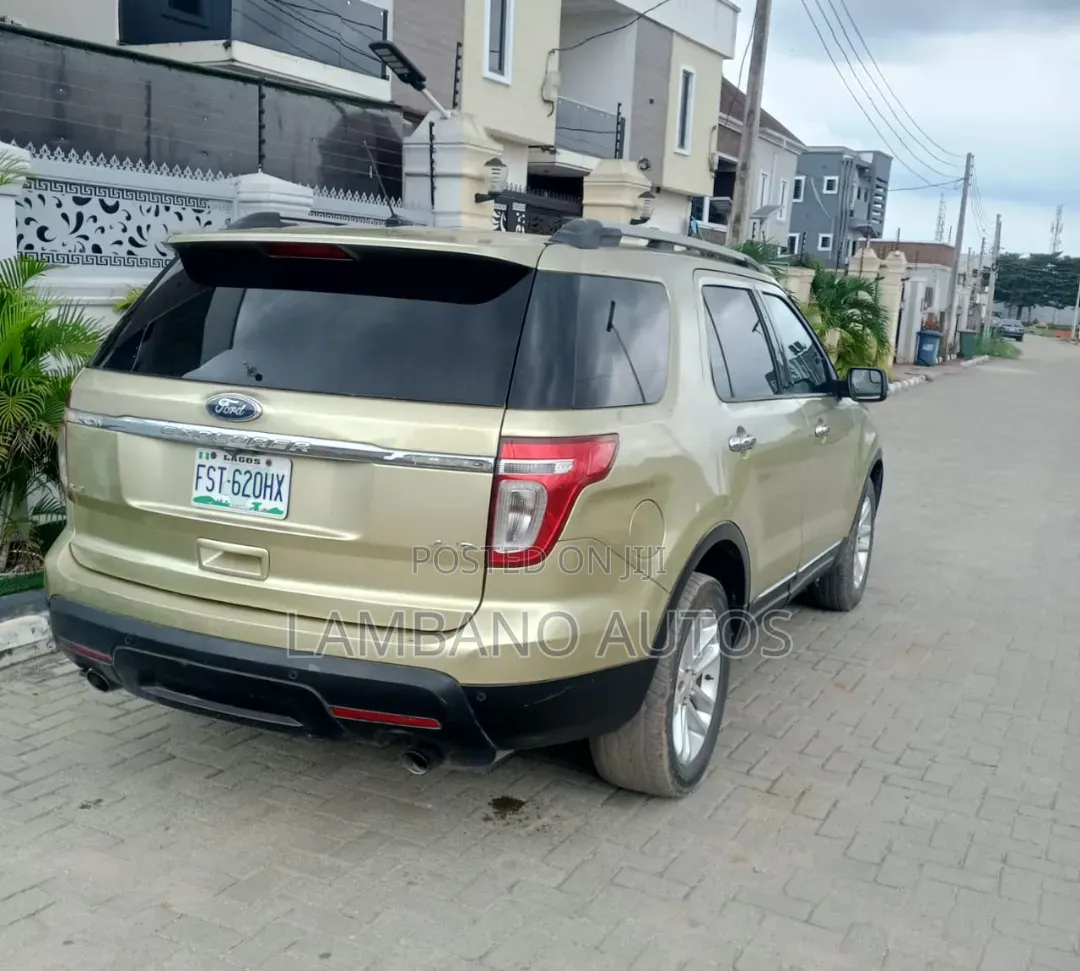 Ford Explorer 2015 Gold