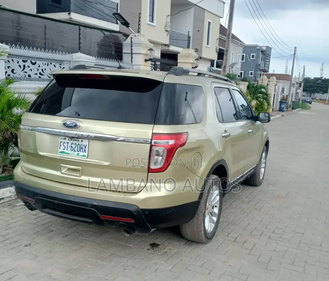 Ford Explorer 2015 Gold