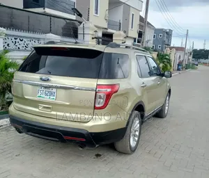 Ford Explorer 2015 Gold