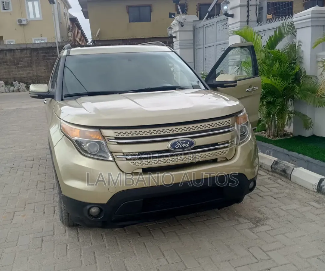 Ford Explorer 2015 Gold