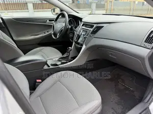 Hyundai Sonata Limited 2.0T Sedan (2.0L 4cyl 6A) 2012 Gray