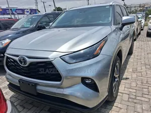 Toyota Highlander 2023 Silver