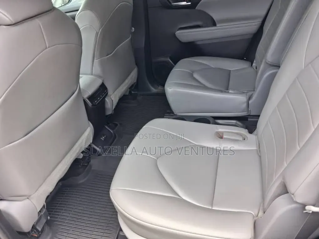 Toyota Highlander 2023 Silver