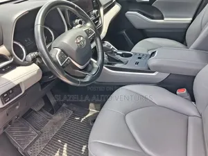 Toyota Highlander 2023 Silver