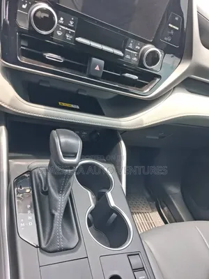 Toyota Highlander 2023 Silver