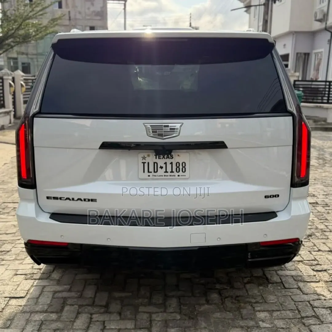 Cadillac Escalade Platinum Luxury 2026 White