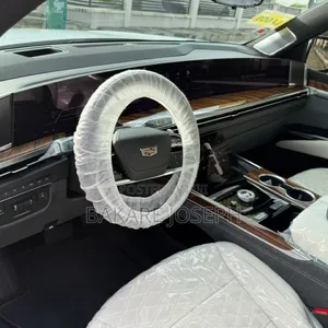 Cadillac Escalade Platinum Luxury 2026 White