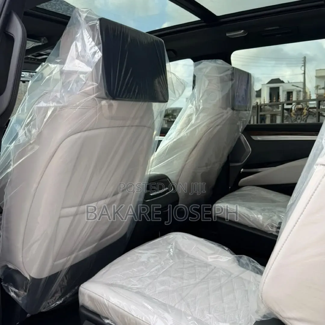 Cadillac Escalade Platinum Luxury 2026 White