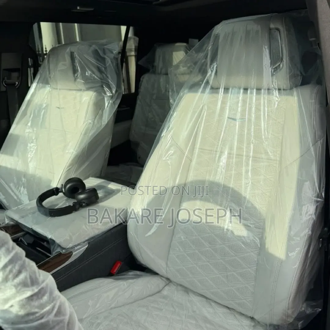 Cadillac Escalade Platinum Luxury 2026 White