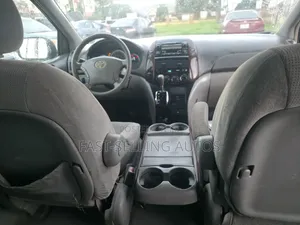 Toyota Sienna LE FWD (3.3L V6 5A) 2004 Gray