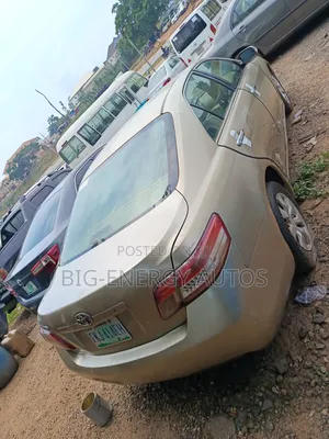 Toyota Camry LE 4dr Sedan (2.4L 4cyl 5A) 2009 Gold