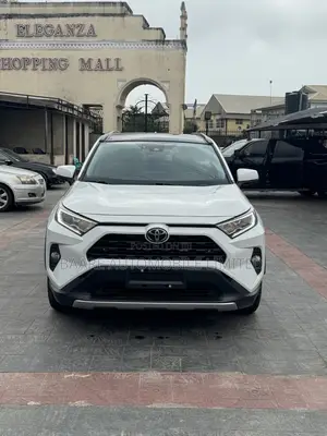 Toyota RAV4 XLE Premium 2021 White