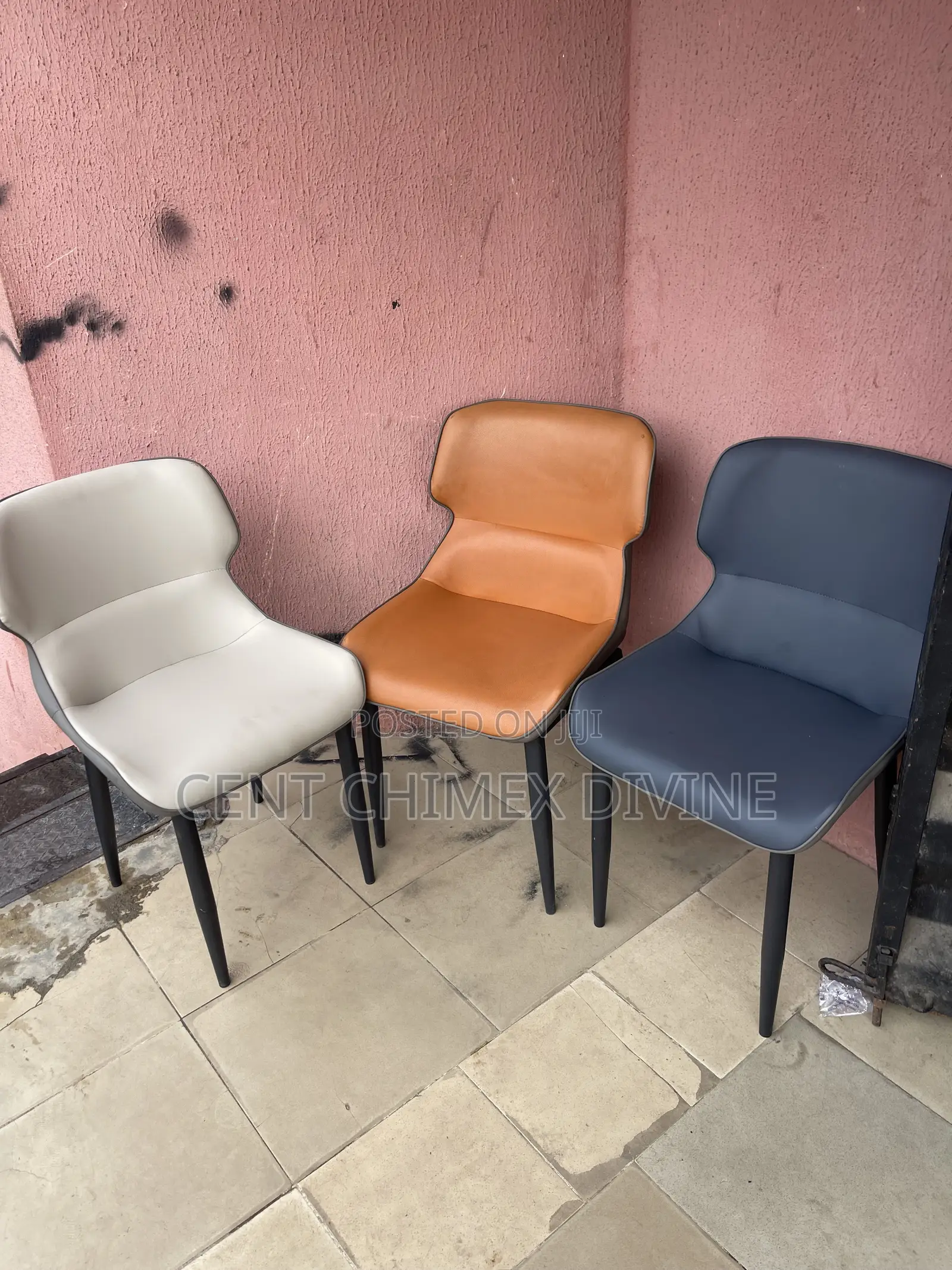 Suitable Chairs for Restaurants/Diining