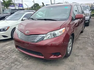 Toyota Sienna 2010 Red