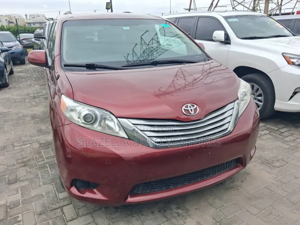 Toyota Sienna 2010 Red