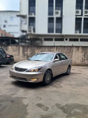 Toyota Camry 2005 Gold
