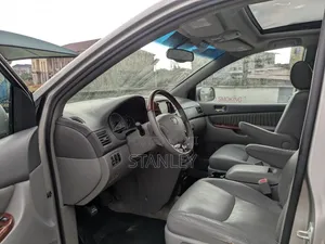Toyota Sienna 2005 Silver