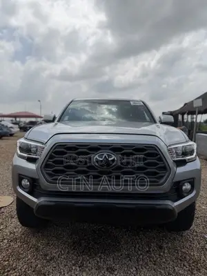 Toyota Tacoma 2024 Silver
