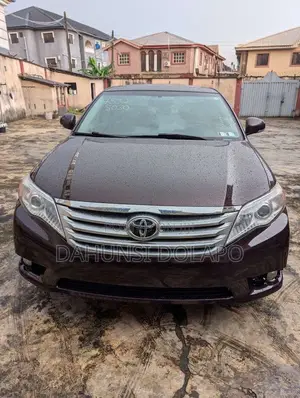 Toyota Avalon Base Seban FWD (3.5L 6cyl 6A) 2011 Burgundy