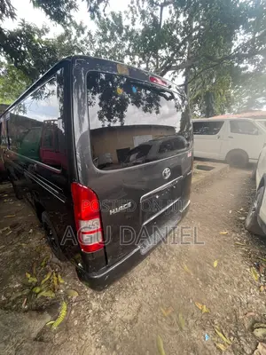 Toyota HiAce 2012