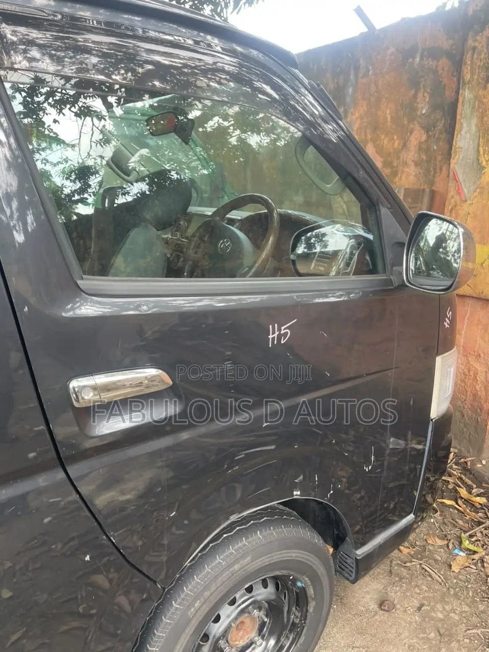 Toyota HiAce 2012