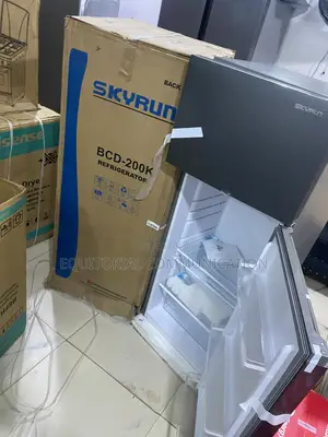 Skyrun BCD-200K 200L Top Freezer Fridge for Kitchen Storage
