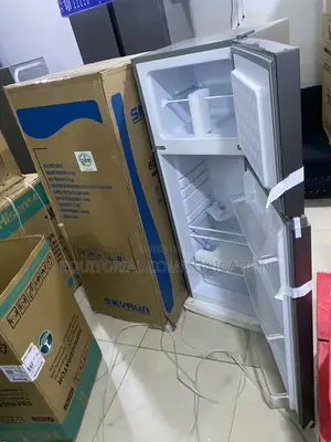 Skyrun BCD-200K 200L Top Freezer Fridge for Kitchen Storage