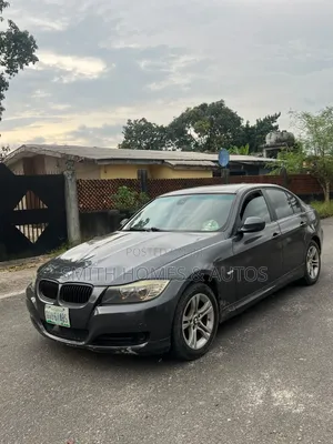 BMW 320i Sedan RWD 2011 Black
