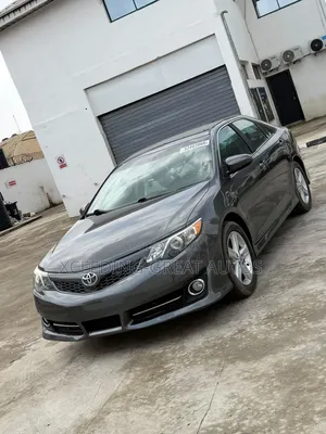 Toyota Camry SE 4dr Sedan (2.5L 4cyl 6A) 2013 Gray