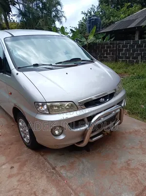 Hyundai H200 2003 Gray