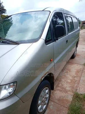 Hyundai H200 2003 Gray
