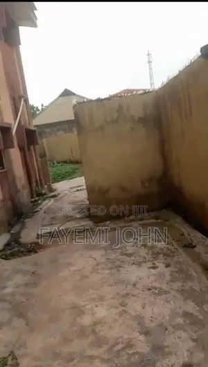 20bdrm Block of Flats in Ibadan Polytechnic/University for sale