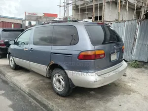 Toyota Sienna 2001 Blue