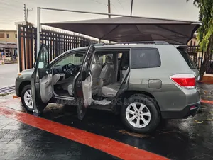 Toyota Highlander 3.5L 4WD 2013 Green