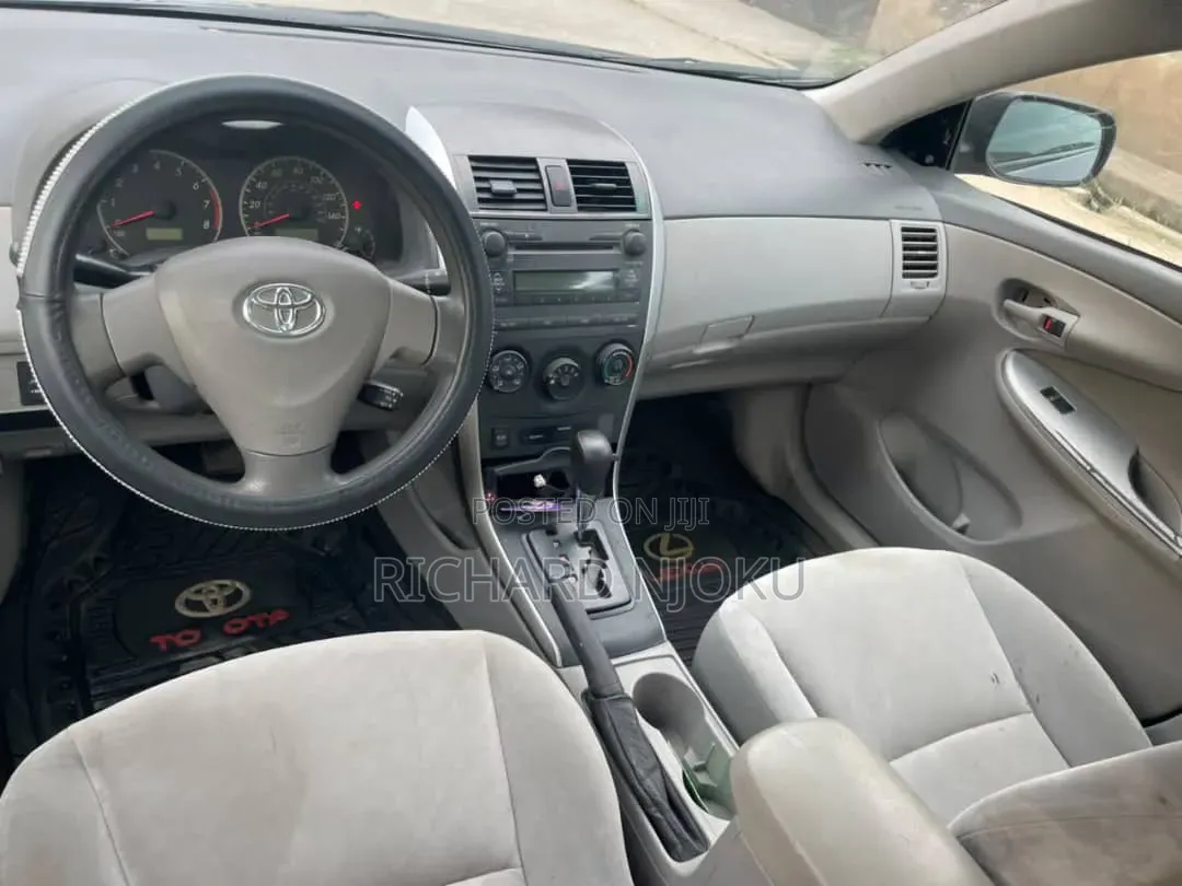 Toyota Corolla 2009 Gray
