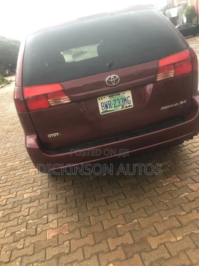 Toyota Sienna 2005 Red